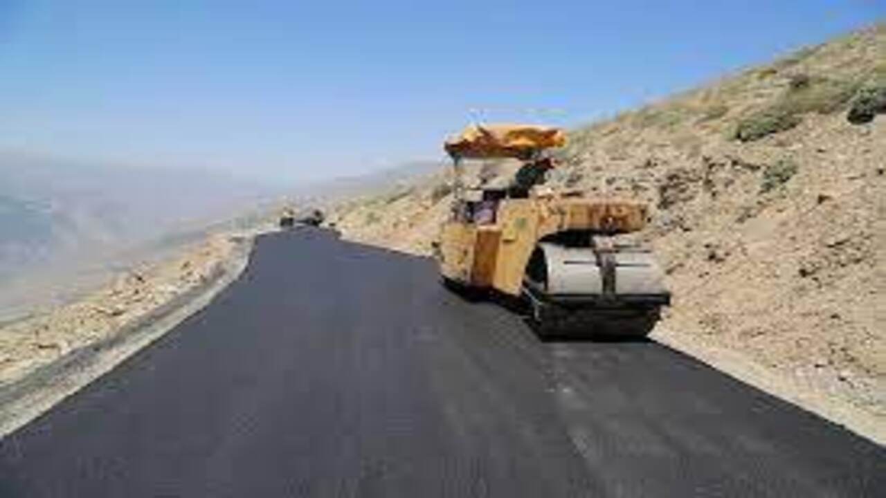 مصرف بیش از یک میلیون تن آسفالت در طرح بهسازی راه‌های خراسان رضوی