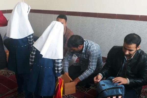 توزیع ۹۵ بسته تحصیلی در بین دانش آموزان نیازمند