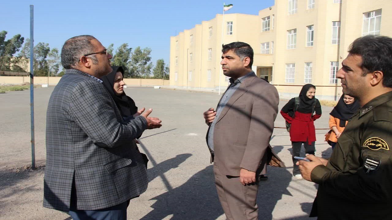 مسئولان باید پاسخگو باشند