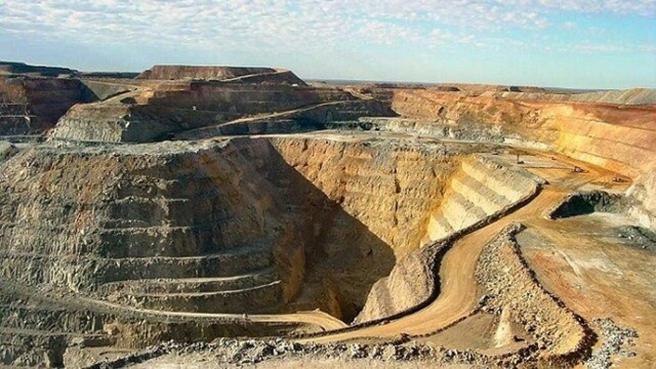 واریز ۳۷۳ میلیارد تومان حقوق دولتی معادن کردستان به خزانه