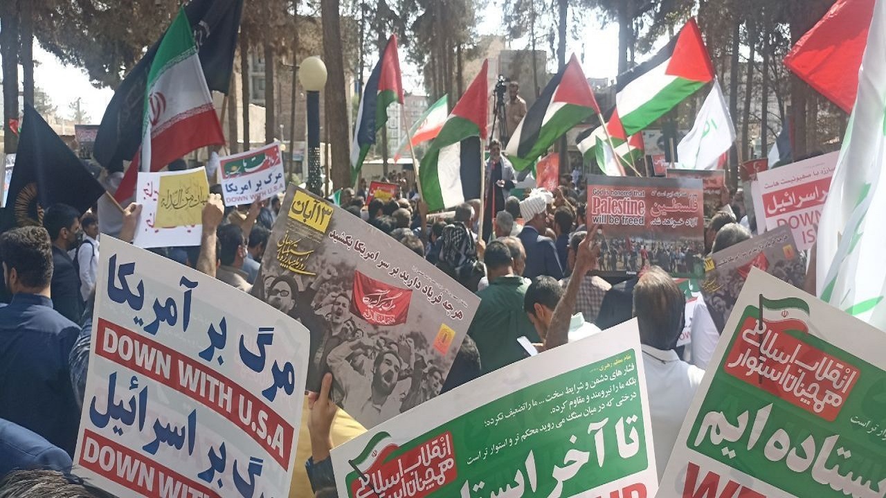 تجمع و خروش انقلابی مردم زاهدان در پی جنایت هولناک رژیم کودک کش اسرائیل+تصاویر