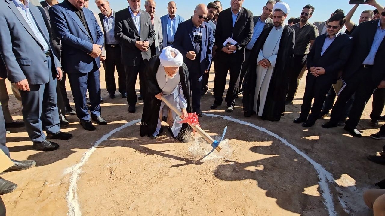 آغاز عملیات احداث نیروگاه خورشیدی ۱۰۰ مگاواتی در خضرآباد یزد