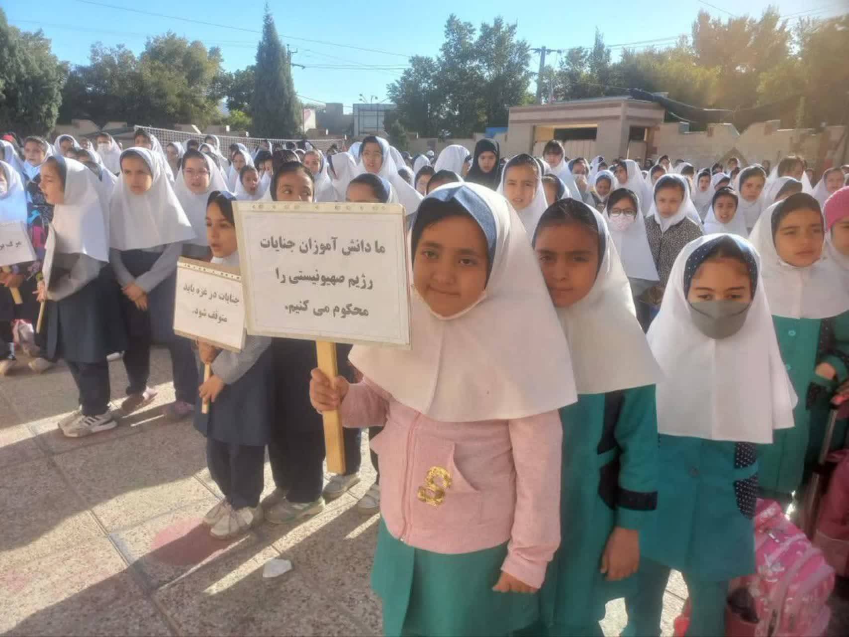 ابراز همدردی دانش آموزان آباده با دانش آموزان فلسطینی