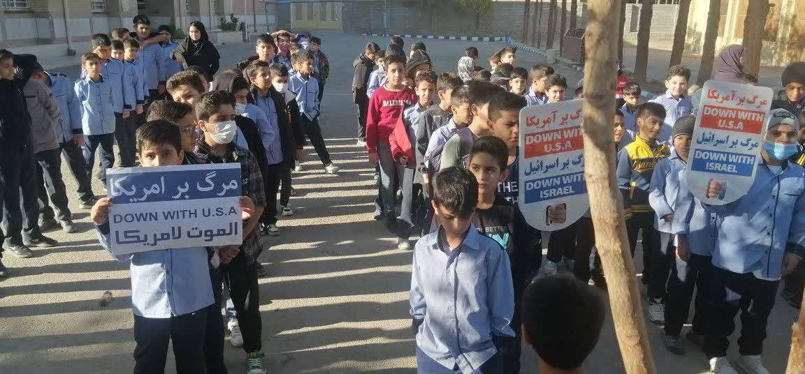 مراسم راهپیمایی دانش آموزان در آباده