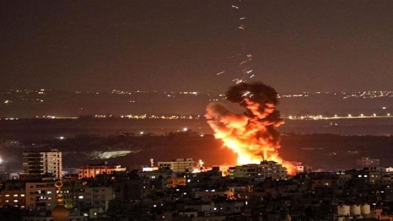 حملۀ رژیم صهیونیستی به یک برج مسکونی در مجاورت بیمارستان «القدس» در غزه + فیلم