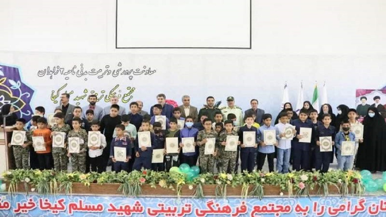 دانش‌آموزان ممتاز شاهد و ایثارگر جزو مفاخر ایران هستند
