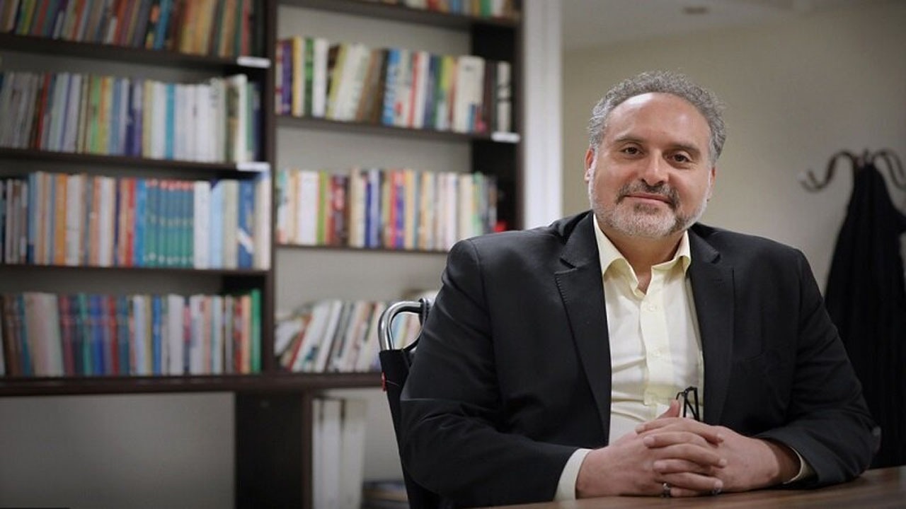 شأن شاعران بالاتر از سلبریتی‌هاست