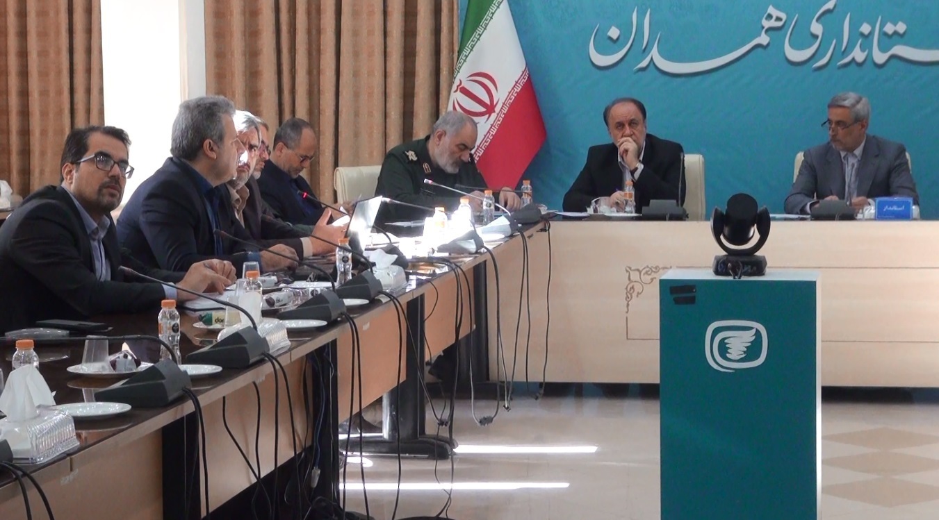 تأکید بر بازنگری و تسریع در صدور مجوز گلخانه‌های استان همدان