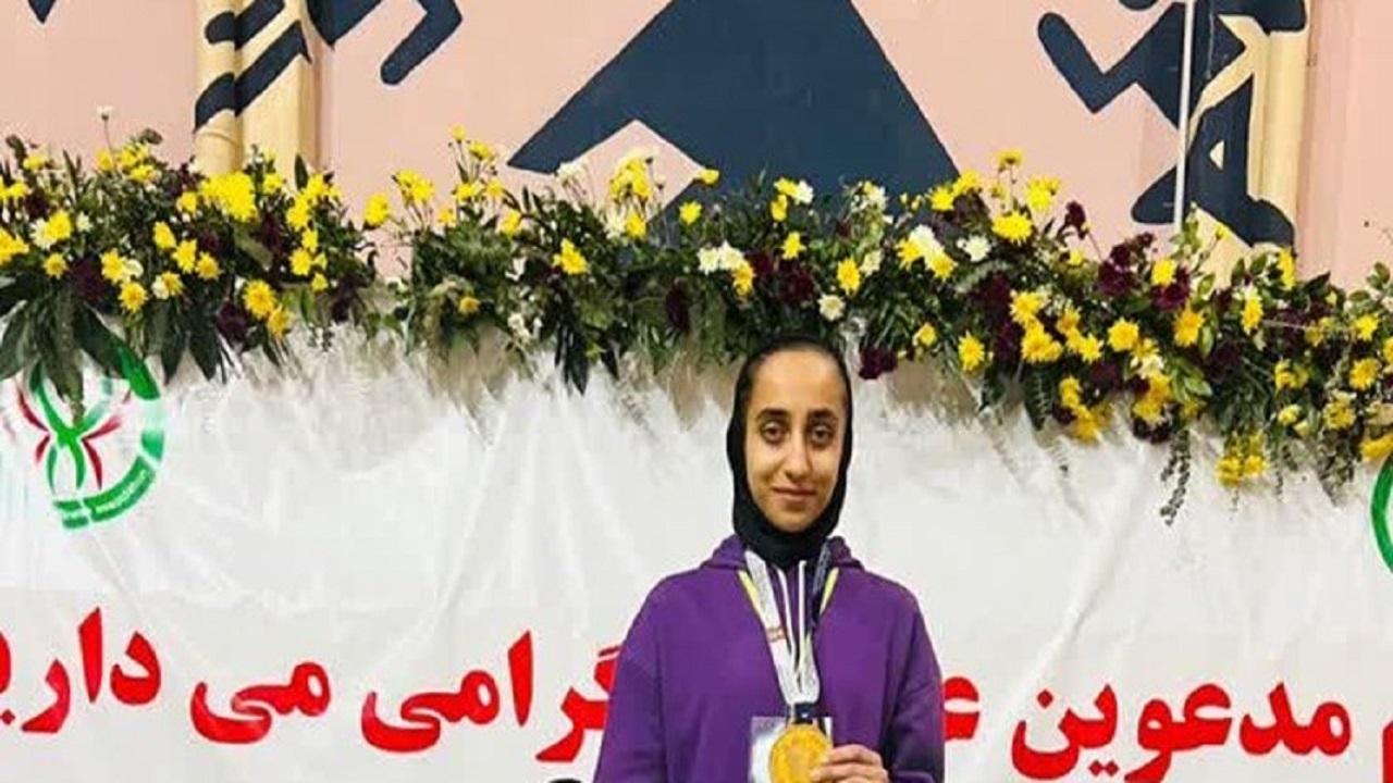 نشان طلای المپیاد آمادگی جسمانی کشور برگردن بانوی چهارمحال و بختیاری