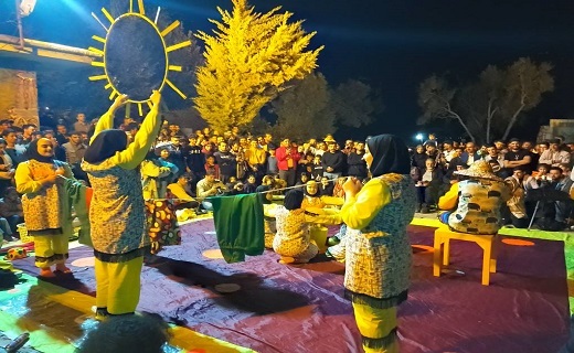 برگزاری روز چهارم جشنواره تئاتر خیابانی مریوان با حضور پرشور مردم + فیلم و تصاویر