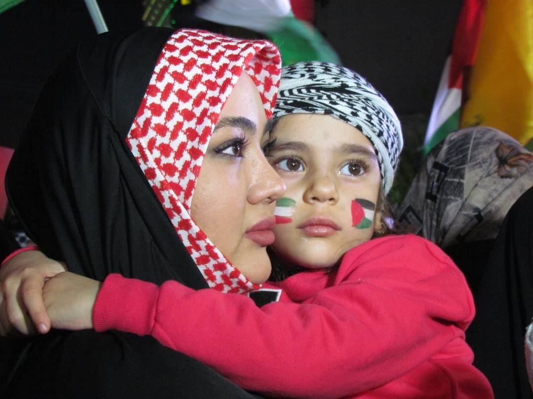حضور کودکان در میدان فلسطین برای حمایت از فلسطین
