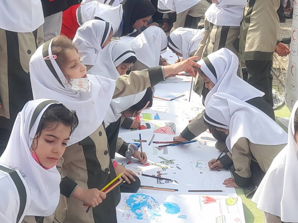 ایستگاه نقاشی دانش آموزان دبستانی