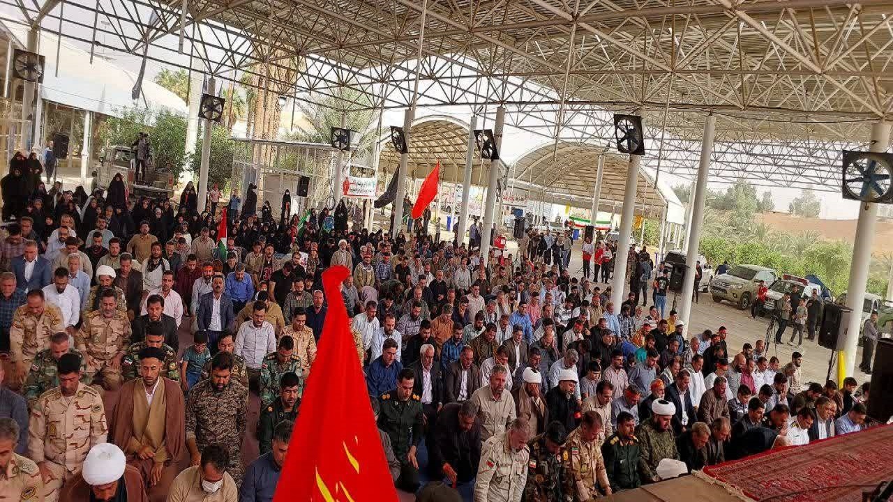 گزارش تصویری از صف آرایی نمازگزاران قصر شیرین در نماز جمعه گزارش تصویری از صف آرایی نمازگزاران قصر شیرین در نماز جمعه