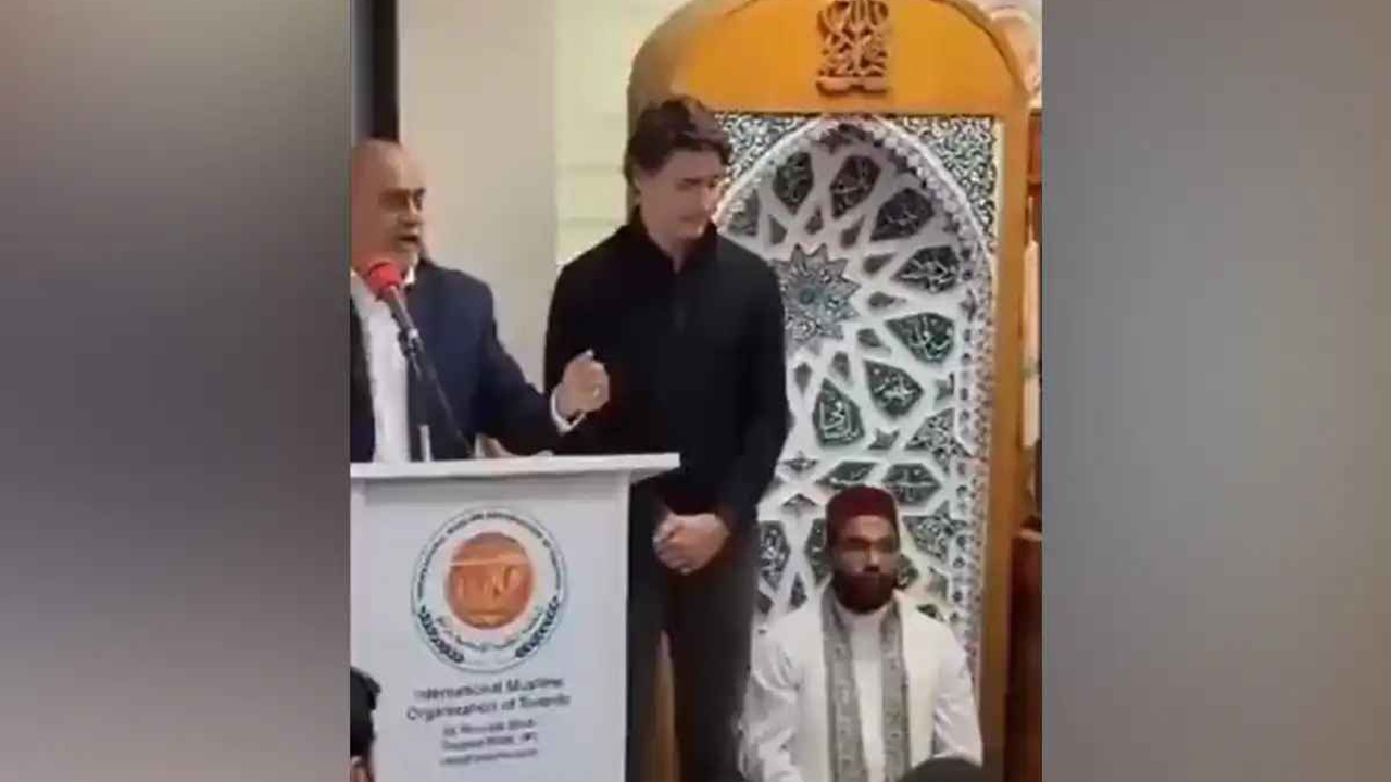 نخست‌وزیر کانادا از مسجد بیرون رانده شد + فیلم