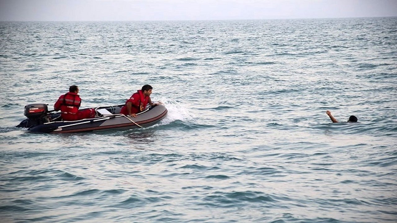 نجات جان ۱۱۷۰ نفر از غرق شدن در دریای خزر