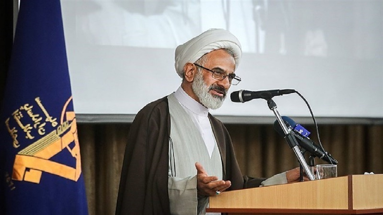 در برابر تعرض به کشور و اعتقادات دینی هرگز کوتاه نمی‌آییم