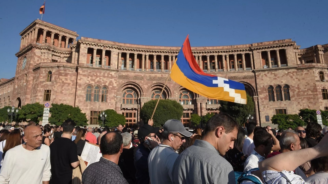 پلیس ارمنستان ۱۴۲ نفر را در اعتراضات ایروان دستگیر کرد
