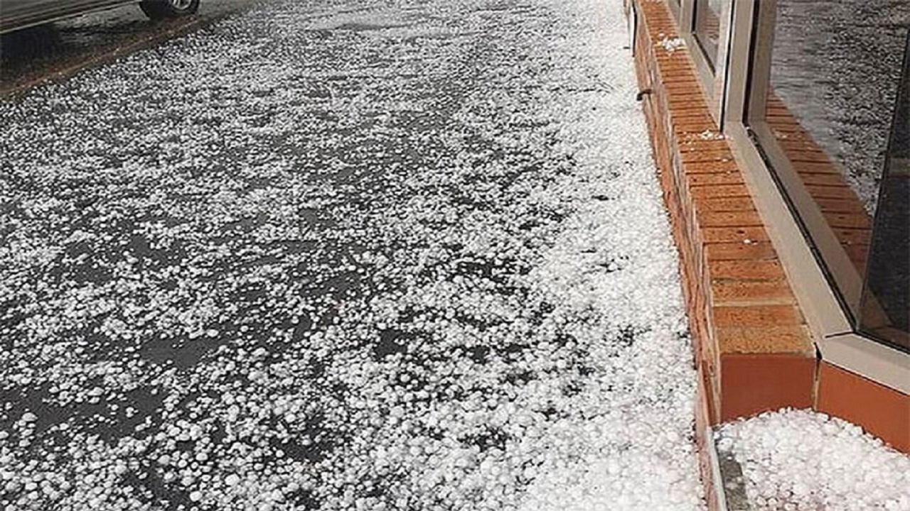 بارش شدید باران و تگرگ در سلماس