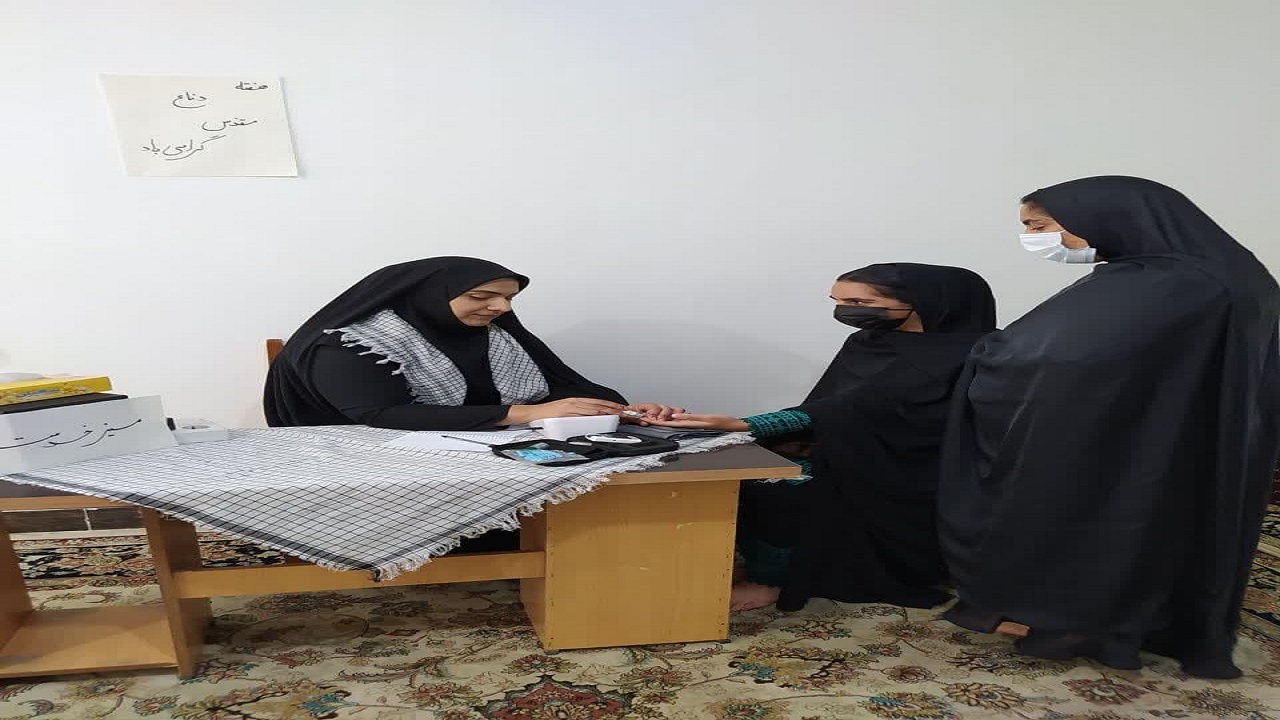برپایی  میزخدمت باشعار ایران جوان بمان درشهرستان تفتان