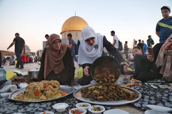 هنادی حلوانی و خدیجه خویص