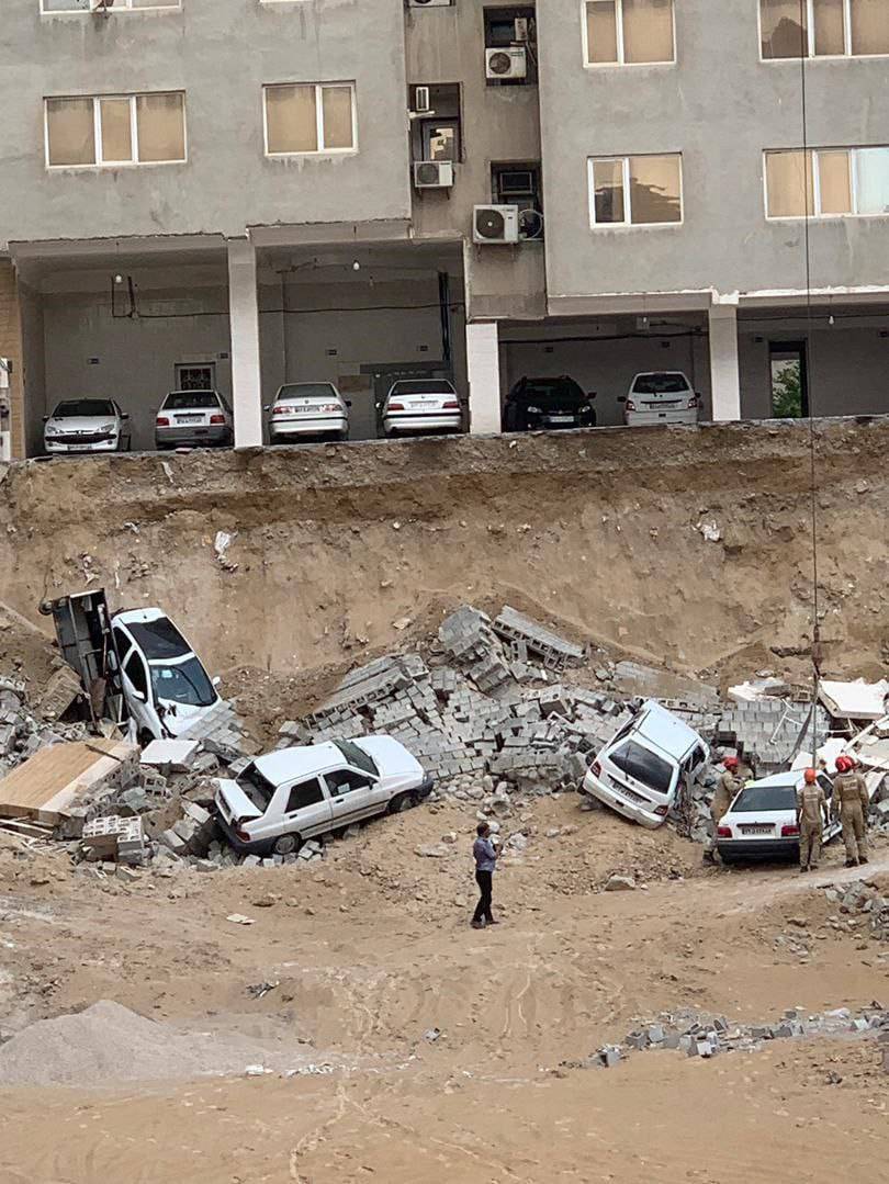 حادثه ریزش دیوار و پارکینگ مجتمع مسکونی در بندرعباس