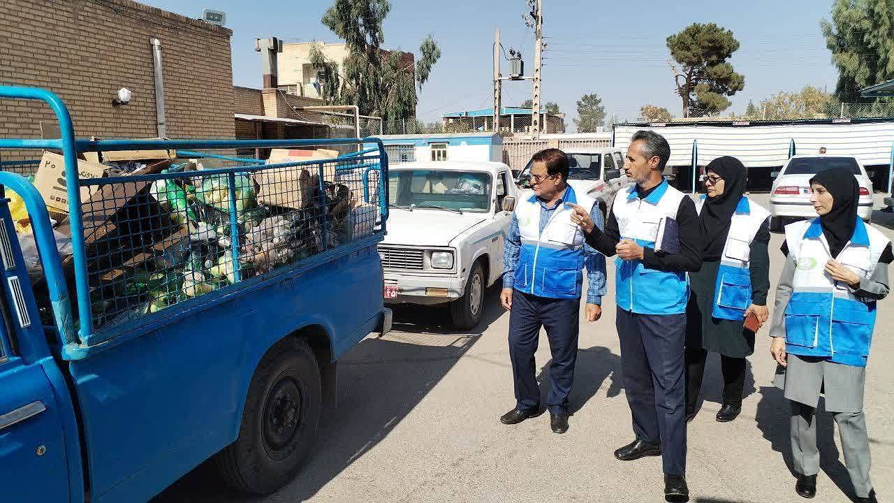 معدوم سازی ۵ و نیم تُن مواد غذایی فاسد در زرند