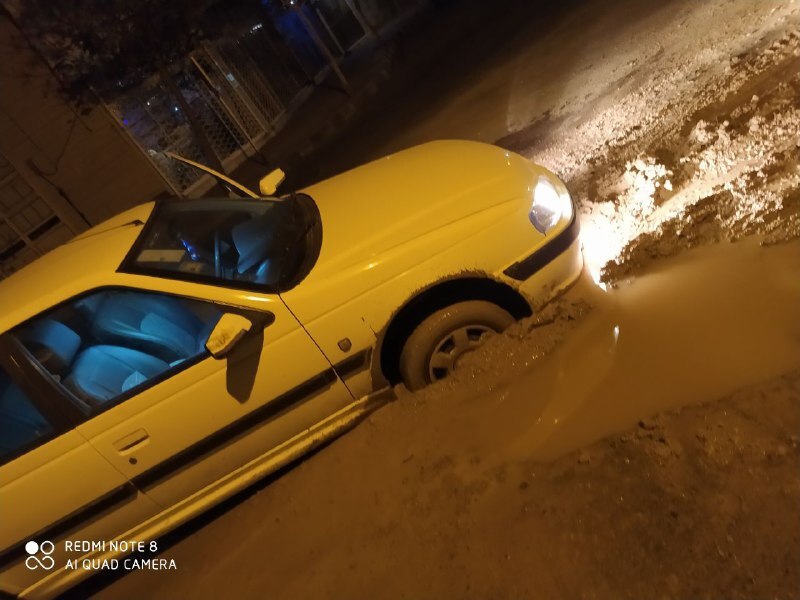افتادن خودرو در چاله