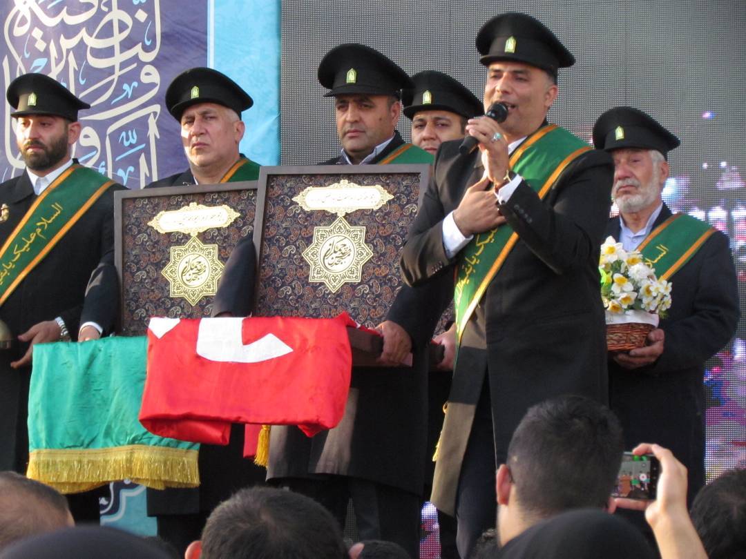 خادمان در عید امامت