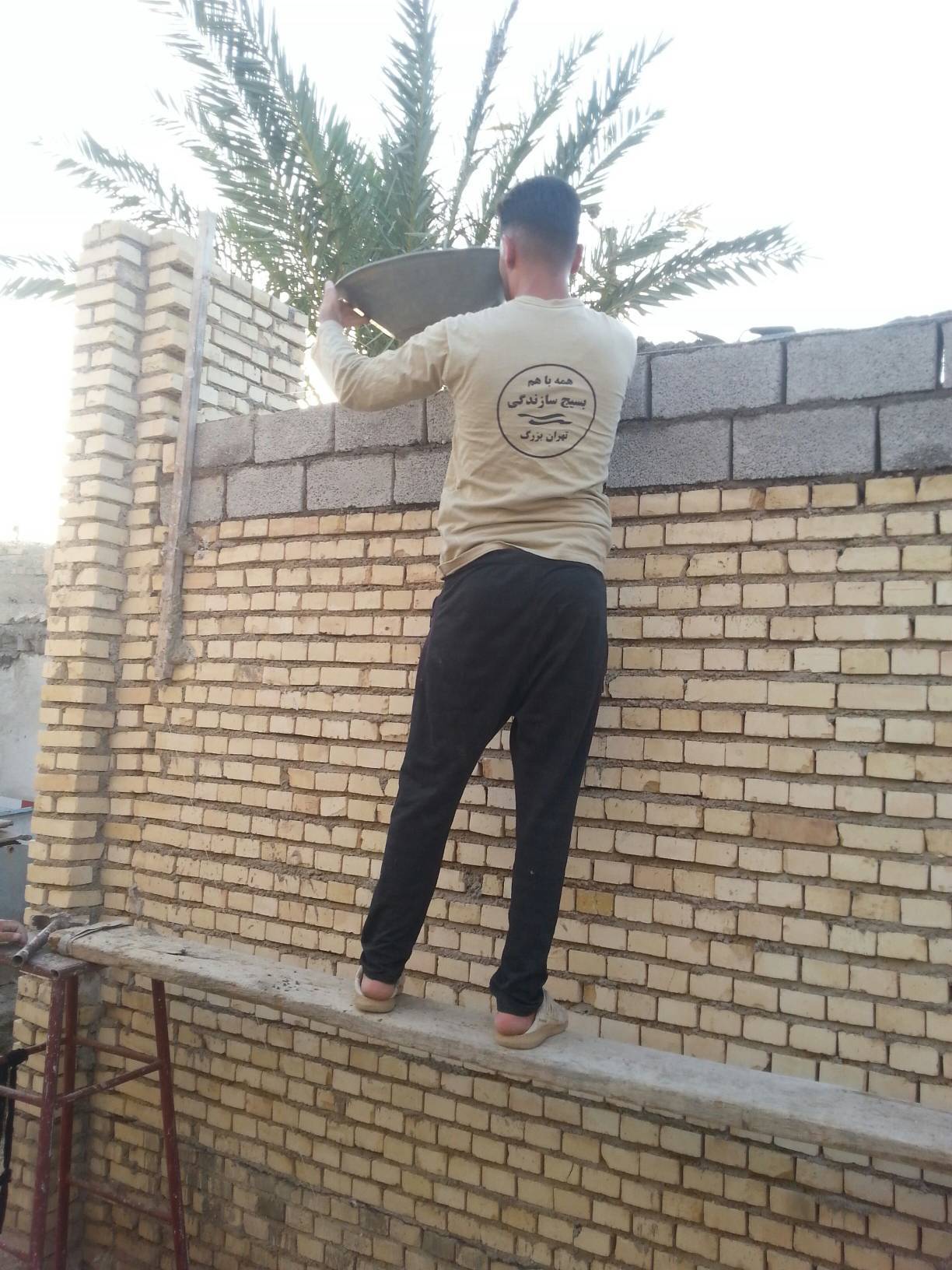 ساخت منزل توسط محرومان دشت آزادگان