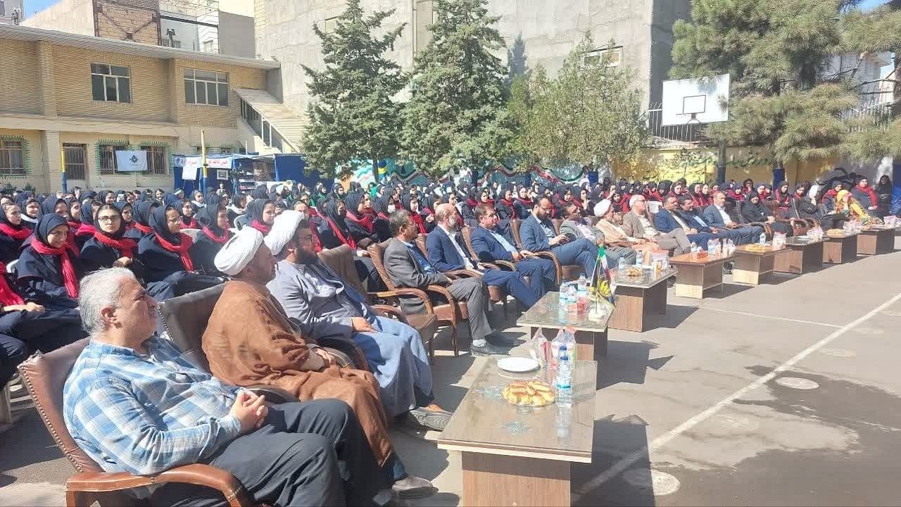 نواختن زنگ عاطفه ها در مدارس استان قزوین
