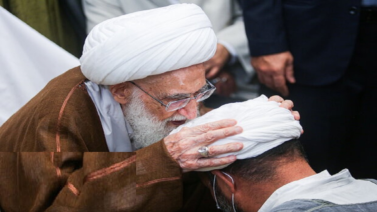مراسم عمامه گذاری جمعی از طلاب در مسجد مقدس جمکران برگزار شد
