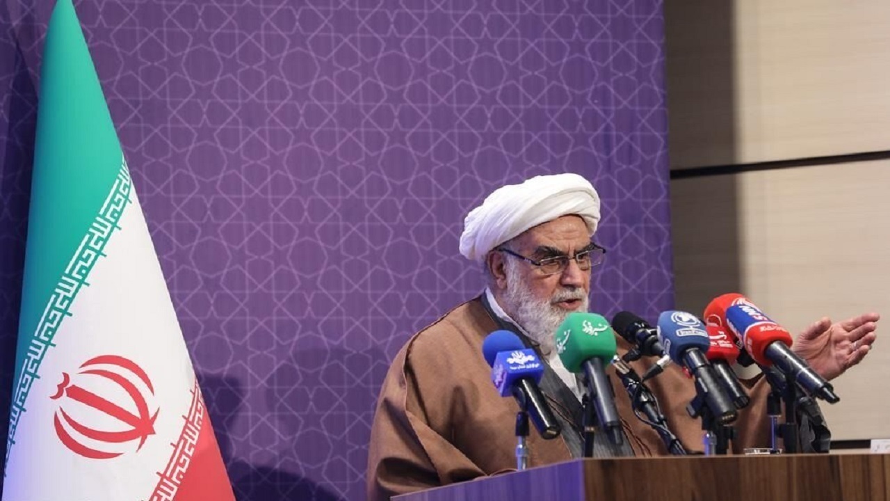 مشتریان کالاهای ایران در صف ایستاده‌اند