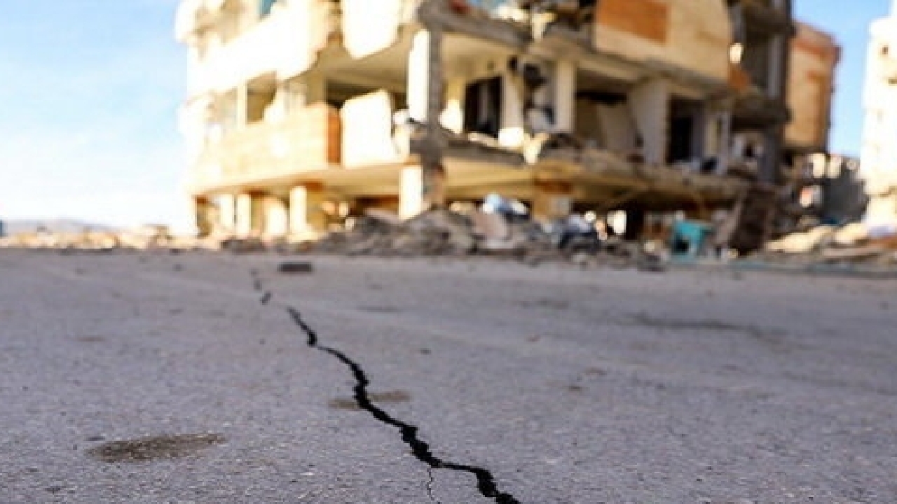 خلیل‌آباد در نزدیکی دومین گسل بزرگ کشور