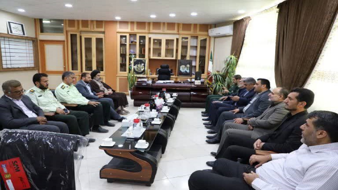تجلیل فرماندار هندیجان از شیخ طایفه بزرگ راشدی در خصوص عدم تیراندازی در مراسم تشییع و خاکسپاری