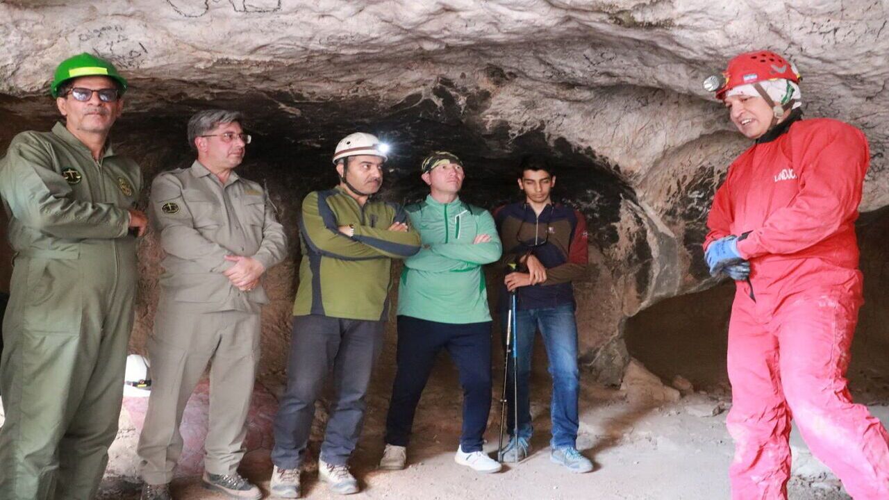 غار کنان شهرستان چناران خراسان رضوی پاکسازی شد