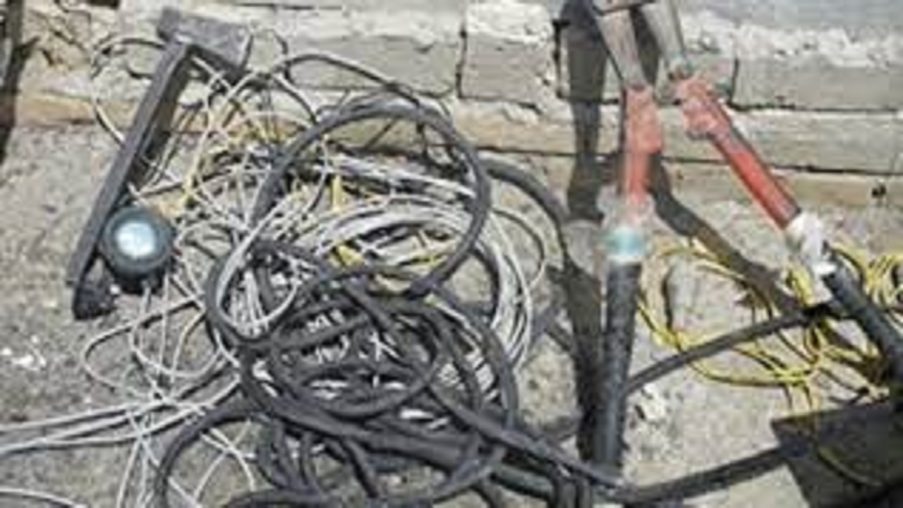 دستگیری سارق سیم و کابل برق در کهگیلویه