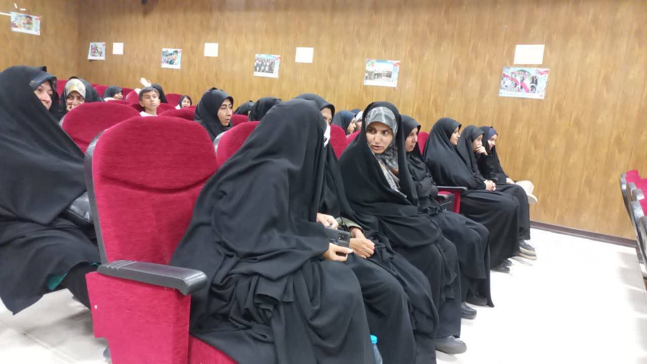آیین شب شعر و خاطره دفاع مقدس درصالح آباد