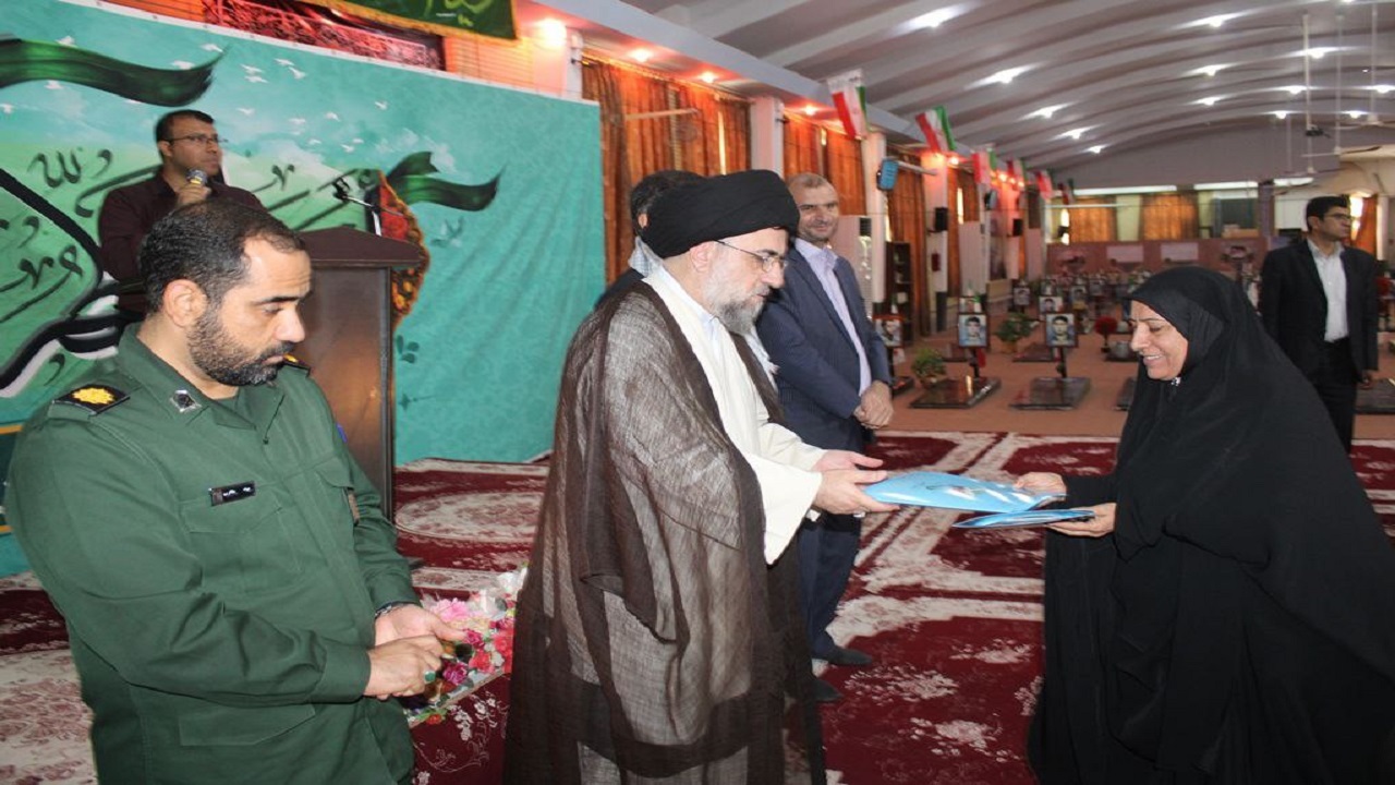 برگزاری مراسم تجلیل از همسران شهدا و جانبازان در لارستان + تصاویر