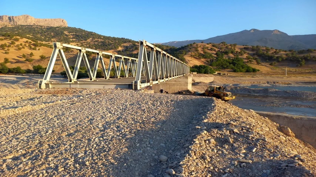 بازسازی پل ارتباطی درخواست اهالی روستای هفت چشمه خرم آباد شد + فیلم