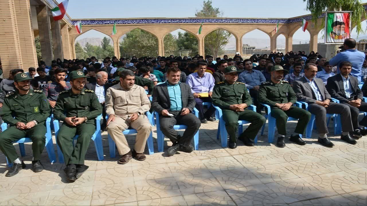 اجتماع بزرگ جوانان نقش آفرین گام دوم انقلاب در شهرستان رومشکان + تصاویر