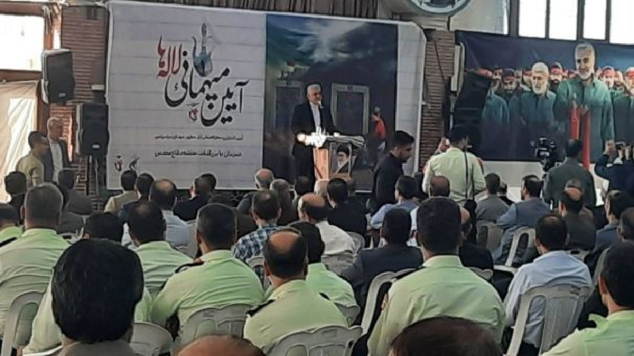 شهدا مسیر ایستادگی و خدمت را به ما نشان دادند