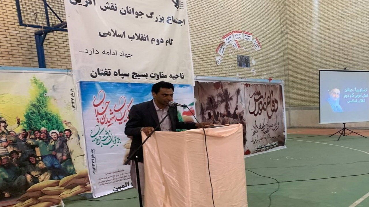 خون شهدا بیمه‌کننده اسلام و انقلاب است