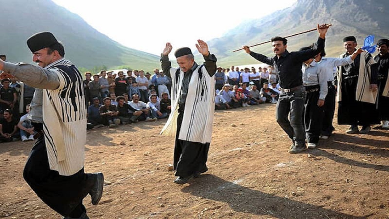 لباس سنتی عشایری کهگیلویه وبویراحمد بر تن وزیر فرهنگ