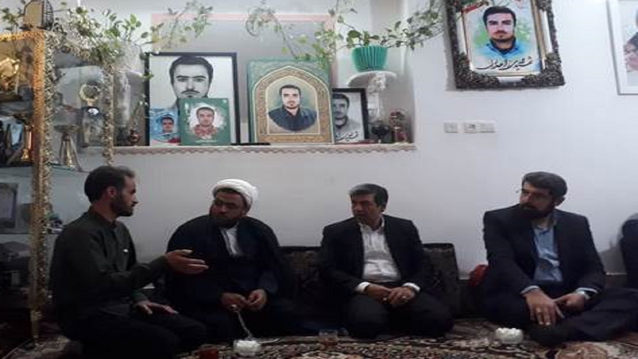 دیدار مدیرعامل صندوق بیمه اجتماعی کشاورزان، روستاییان و عشایر کشور  با خانواده شهید زاهدلویی