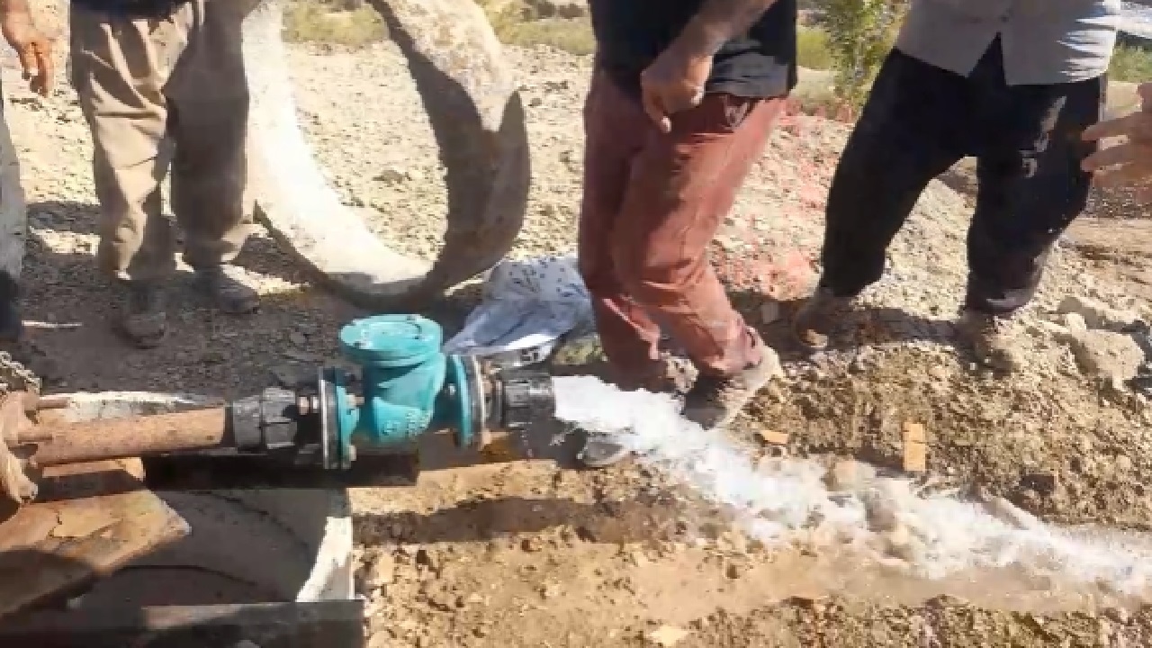 انجام لایروبی چاه آب شرب روستای سگزناب