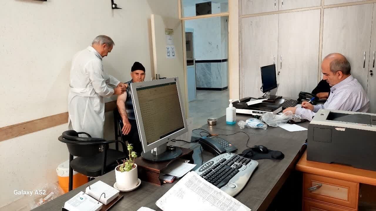 تزریق واکسن آنفولانزا به ۳۶ نفر از جامعه هدف بویین زهرا