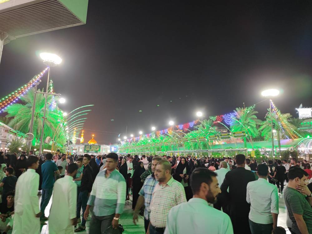 زائران در بین الحرمین