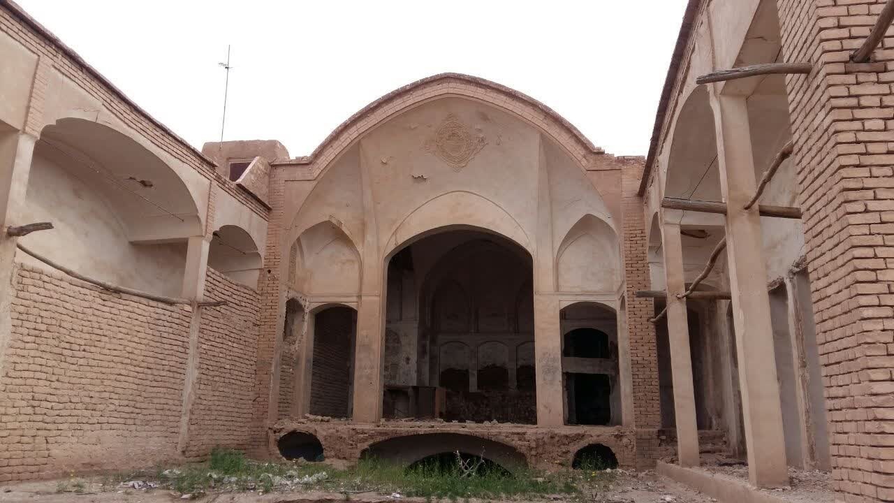 خانه تاریخی قیصری آران و بیدگل در آستانه تخریب + فیلم