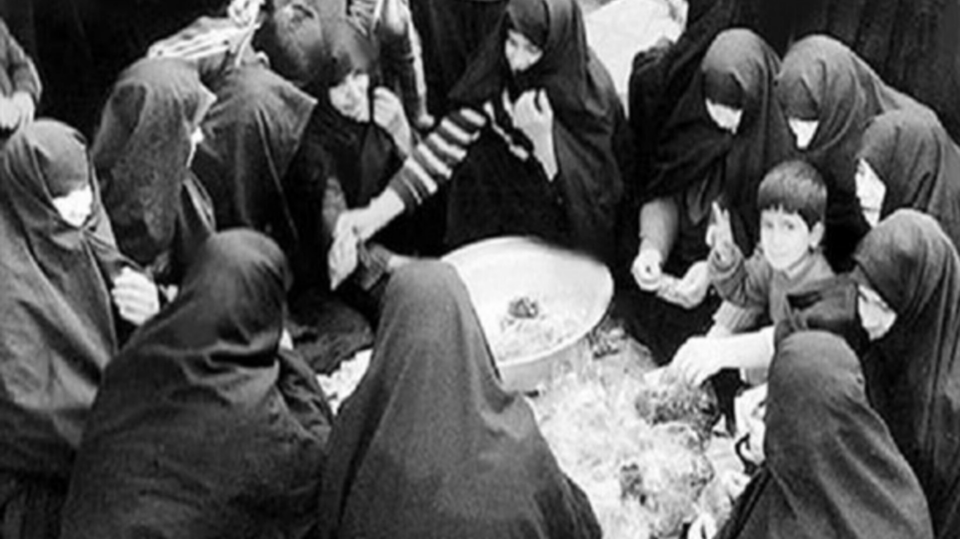  نماهنگ حوض خون / روایتی از بانوان در زمان جنگ از زبان رهبرانقلاب