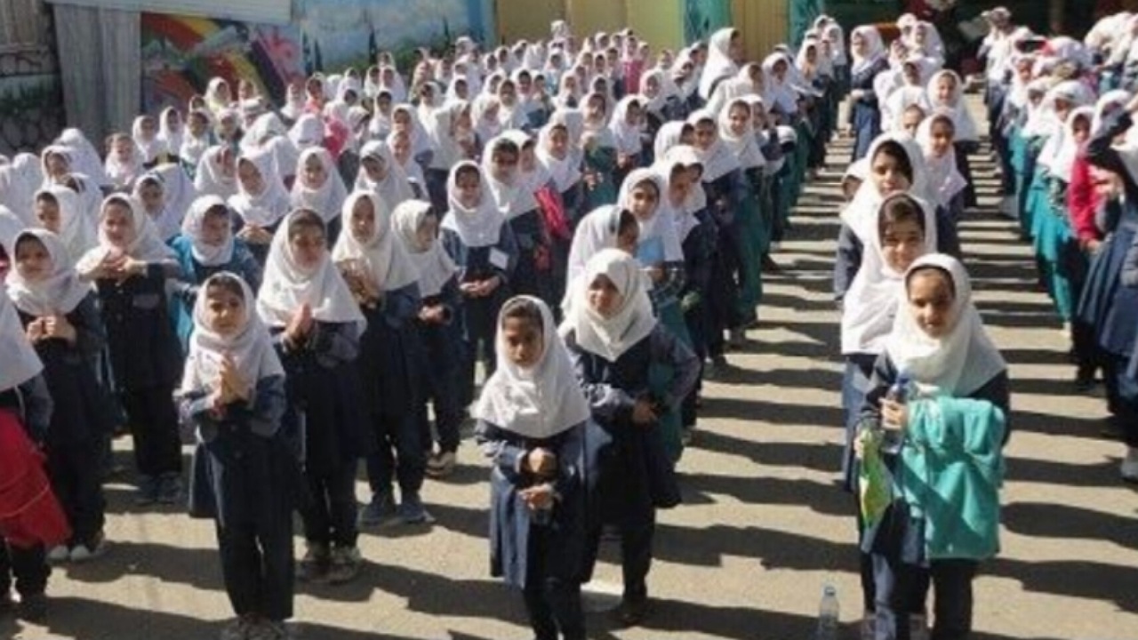 غافلگیر شدن دختران دانش‌آموز از حضور دوربین صداوسیما + فیلم